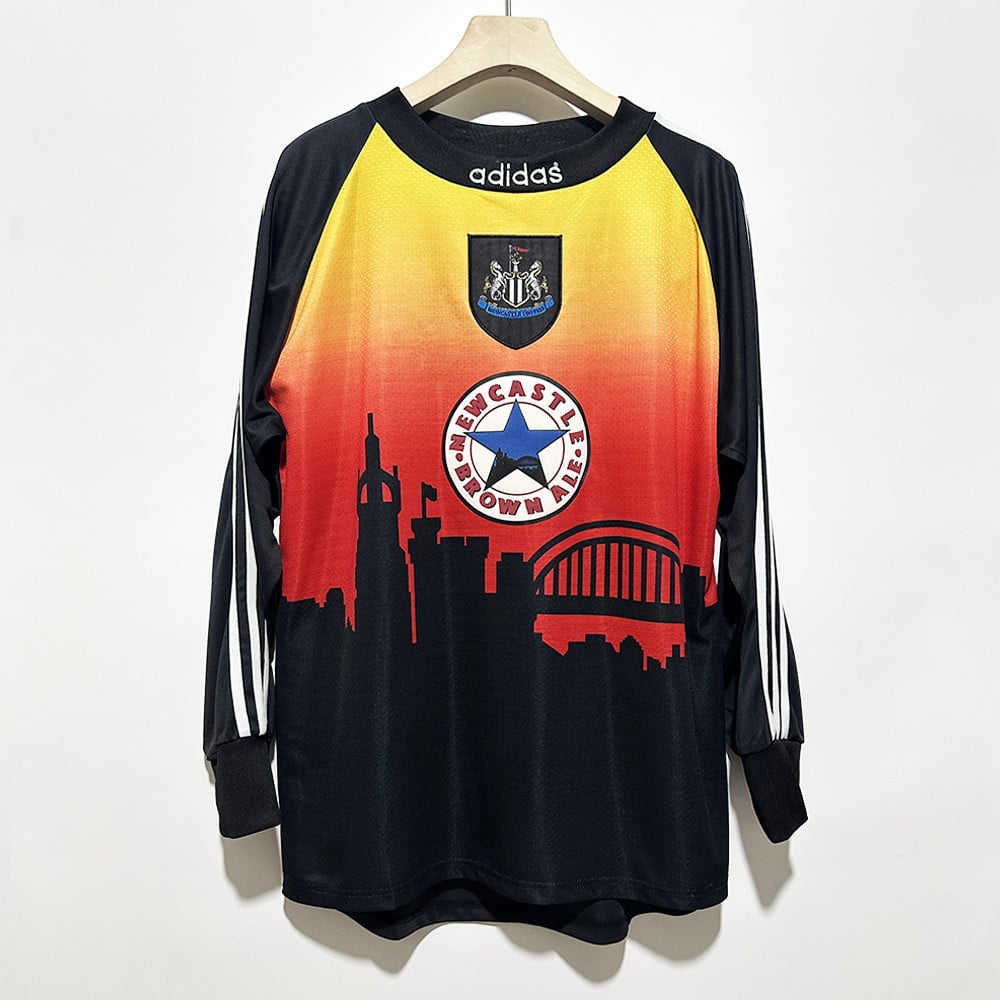 Newcastle United 1996-1997 Goalkeeper Men Retro Jersey - Long Sleeve