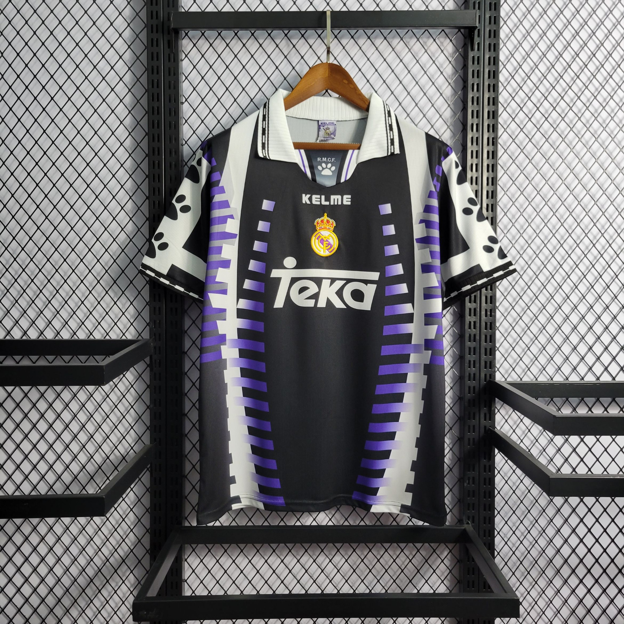 Real Madrid 1997/98 Away Retro Men Jersey - Black