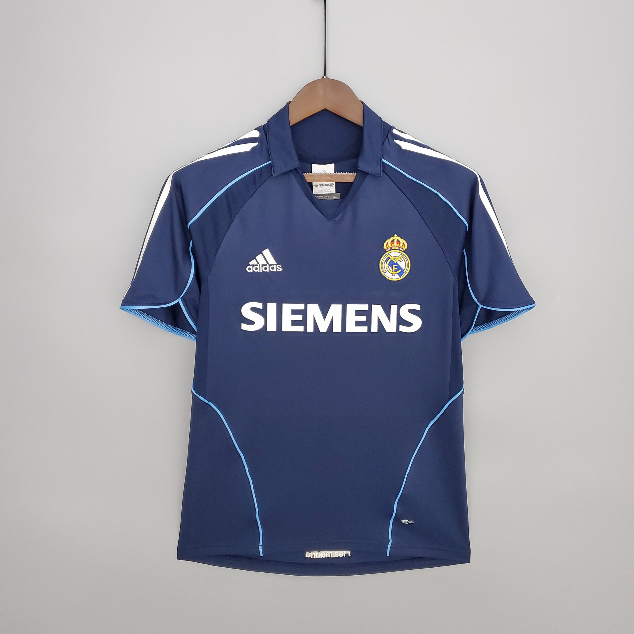 Real Madrid 2005/06 Away Retro Men Jersey - Blue