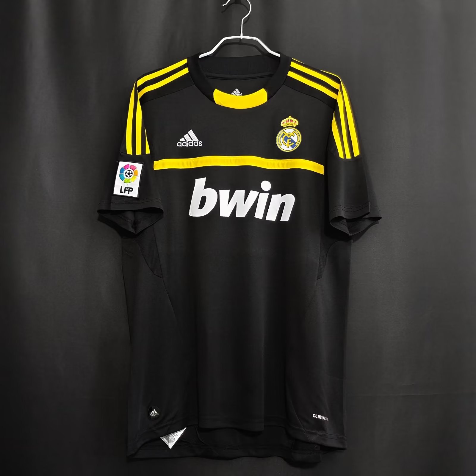 Real Madrid 2011/12 Goalkeeper Retro Men Jersey - Black