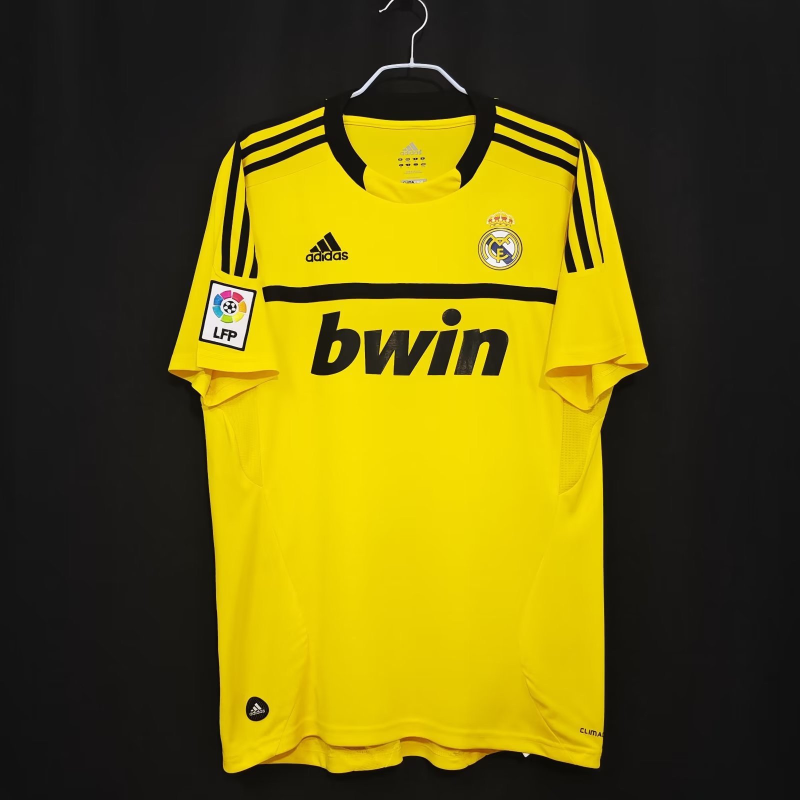 Real Madrid 2011/12 Goalkeeper Retro Men Jersey - Yellow